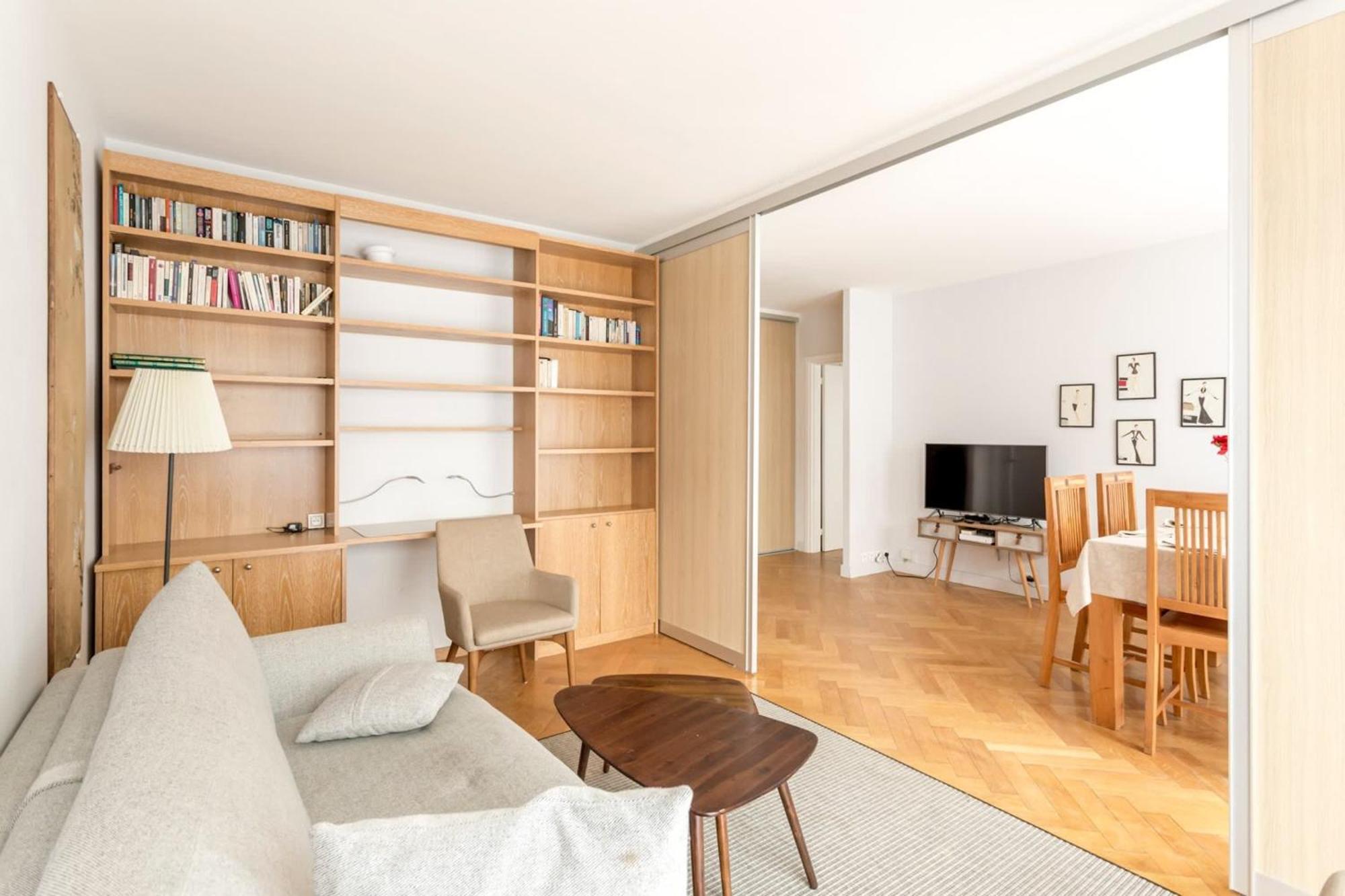 Eiffel Tower - 2br With Balcony - Cityapartmentstay * Parijs